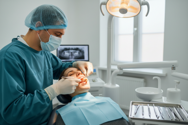 Weisheitszähne entfernen in Zug: 7 häufige Fragen an die Zahnärzte Neustadt Passage